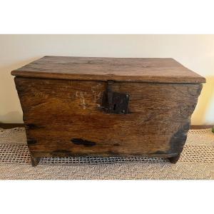 Small Solid Oak Chest From The Louis XIII Period, Early 17th Century.