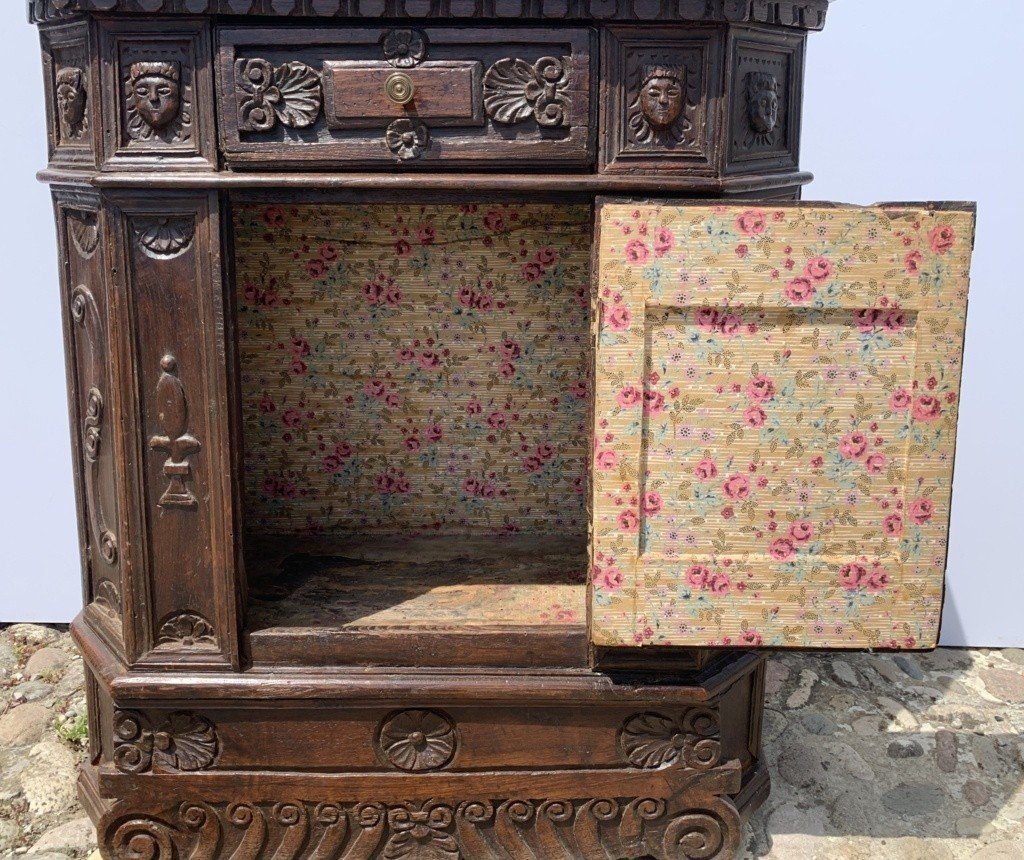 Carved Walnut Cabinet. Friuli, 17th Century.-photo-4