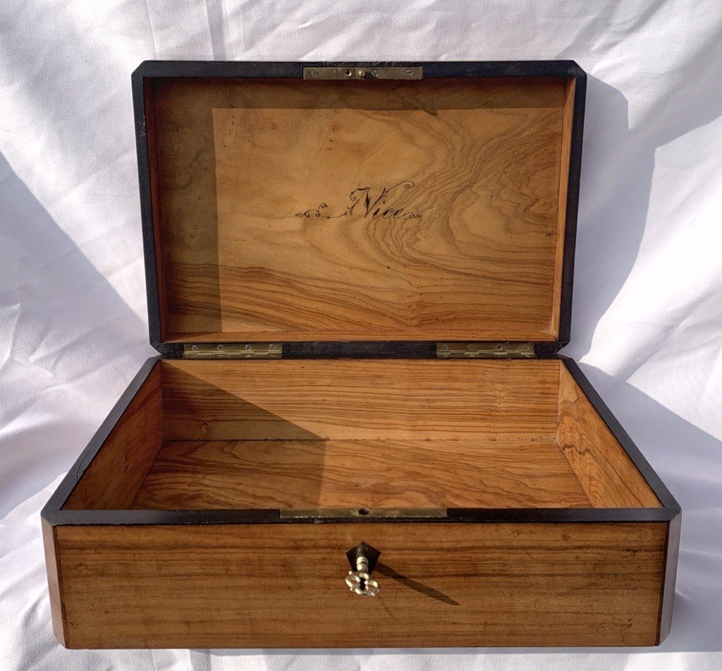 Inlaid And Pyrographed Wooden Box. Sorrento, 19th Century.-photo-2