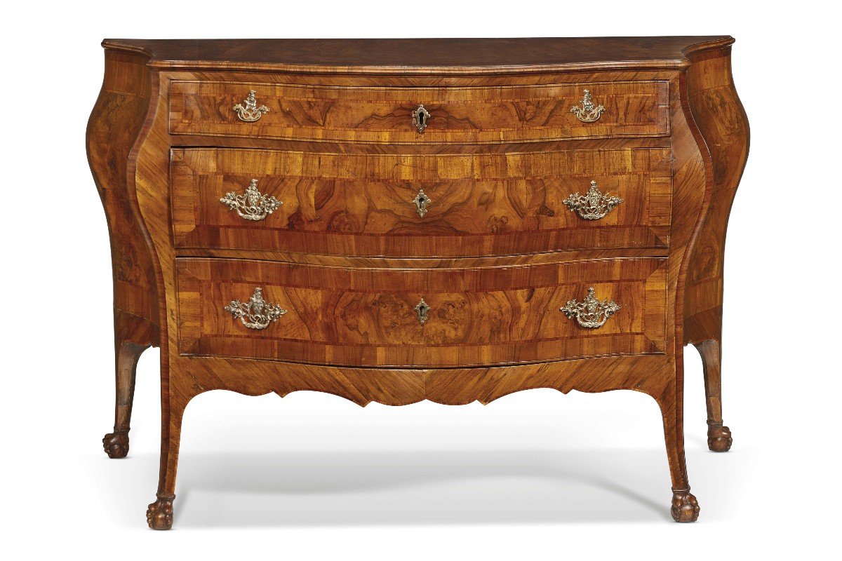 Curved Chest Of Drawers Veneered In Walnut And Walnut Root. Veneto, 18th Century.-photo-2