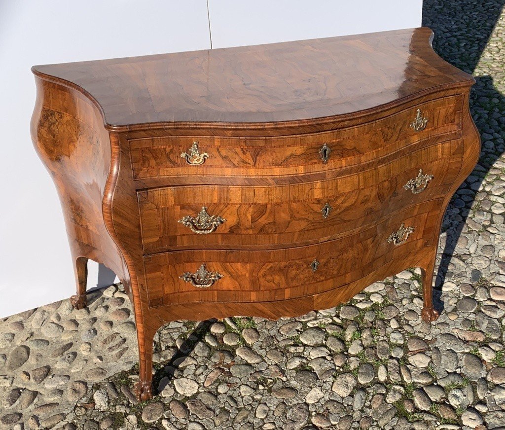 Curved Chest Of Drawers Veneered In Walnut And Walnut Root. Veneto, 18th Century.-photo-3