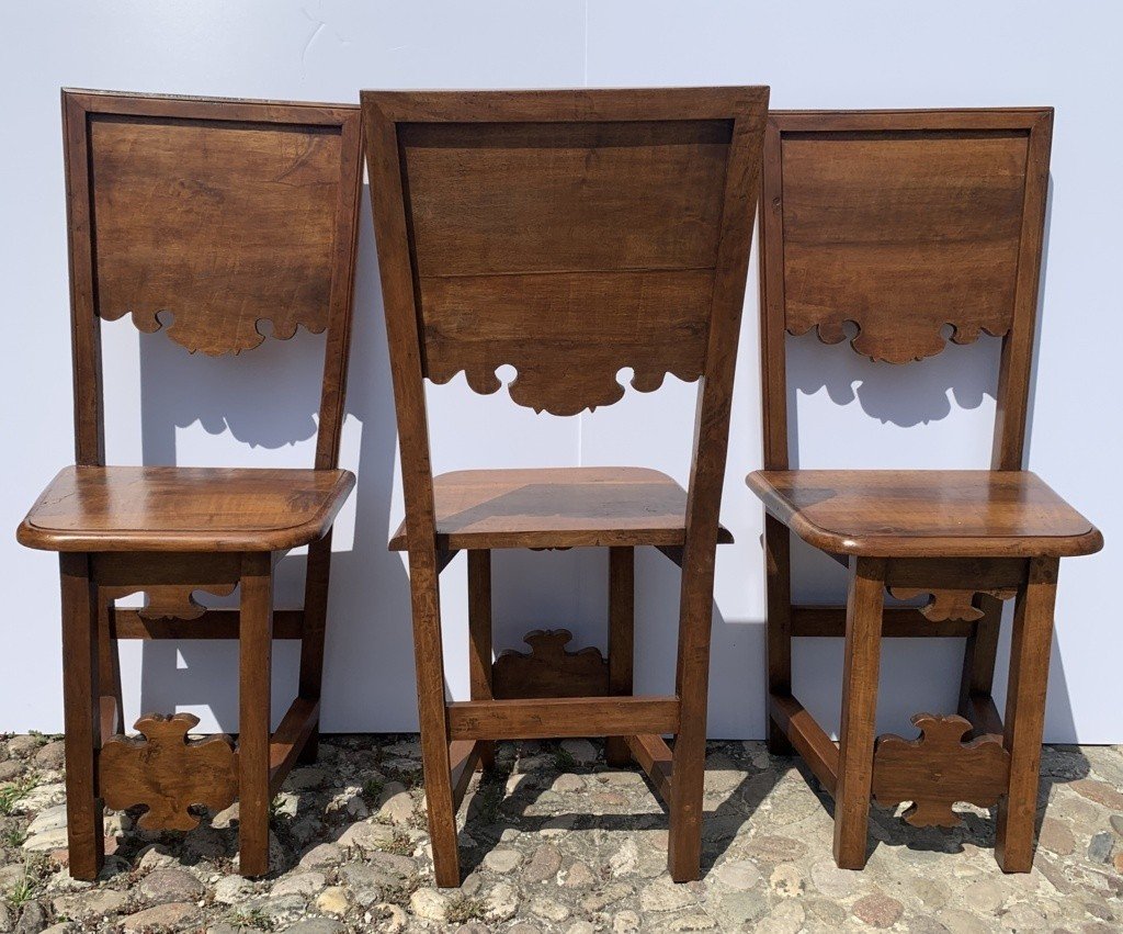 Six Refectory Chairs In Solid Walnut. Friuli, 17th Century.-photo-2