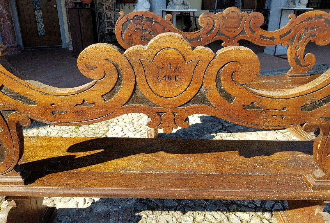 Paire De Bancs Nobles En Bois De Noyer Sculpté. Toscane, XVIIe Siècle-photo-1