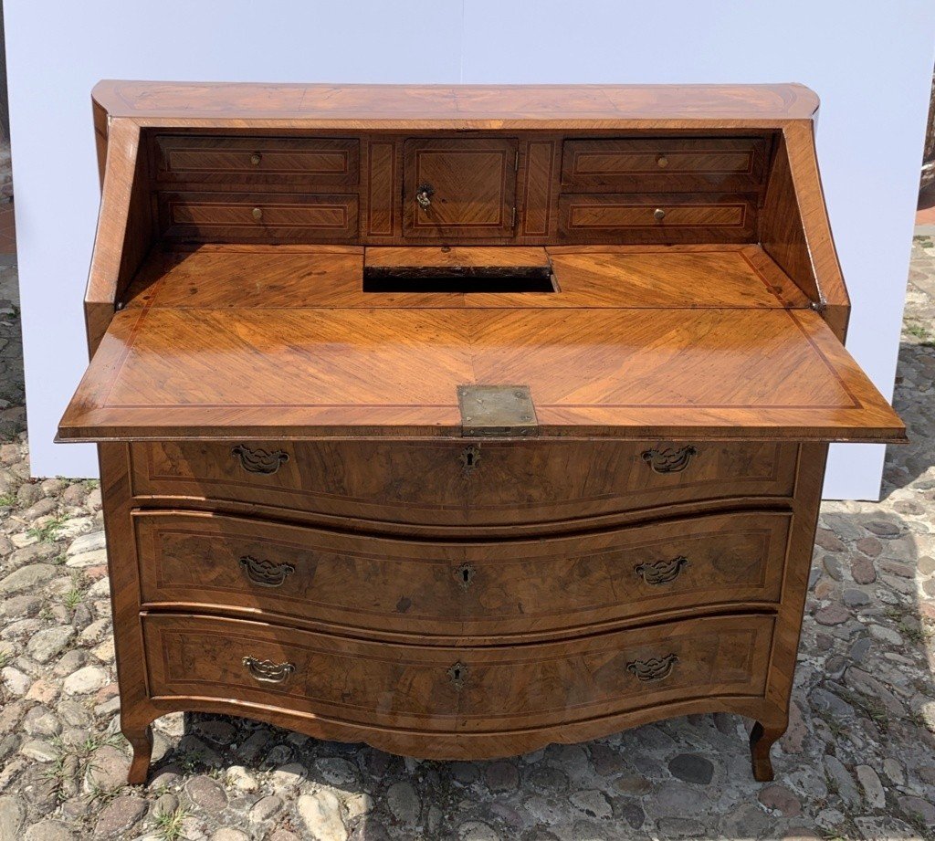 Walnut Drop-leaf Chest Of Drawers. Venice, 18th Century.-photo-4