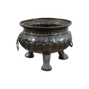 Brazier In Burnished And Embossed Copper. Veneto, 16th Century.