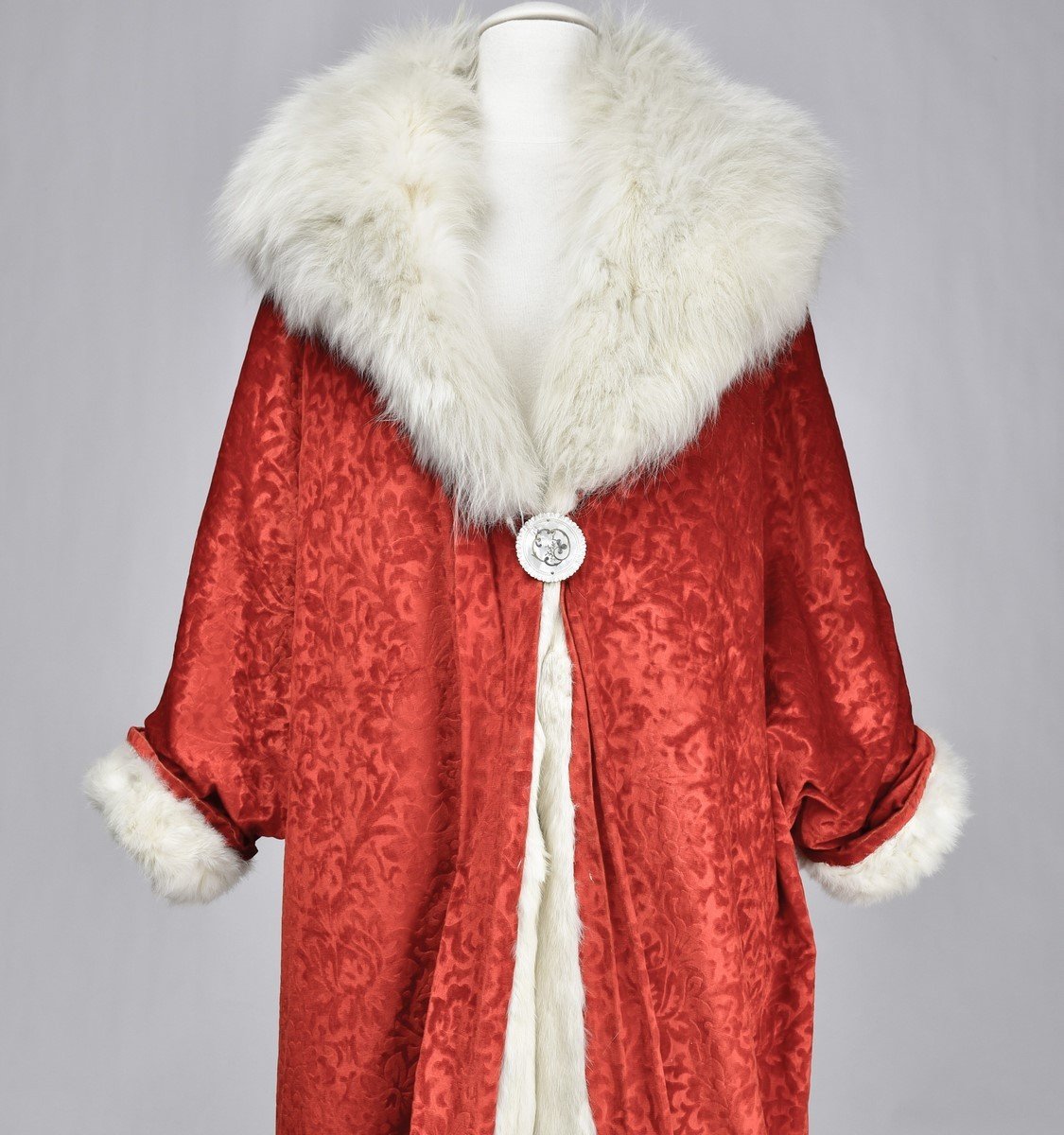 Evening Coat In Embossed Velvet And White Siberian Fox - France Circa 1930