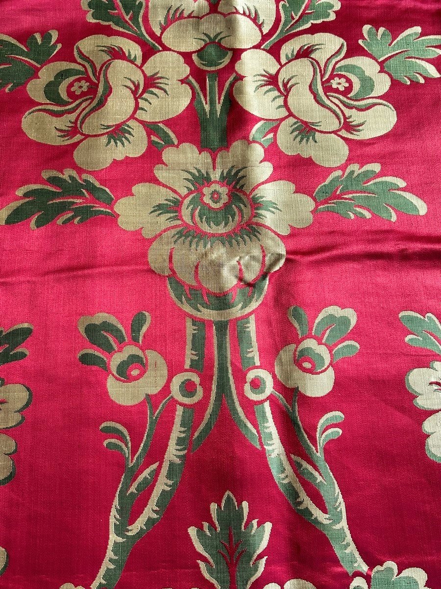 Grand Panneau En Lampas Fond Satin Cerise à Grand Décor - Europe Circa 1750-photo-2