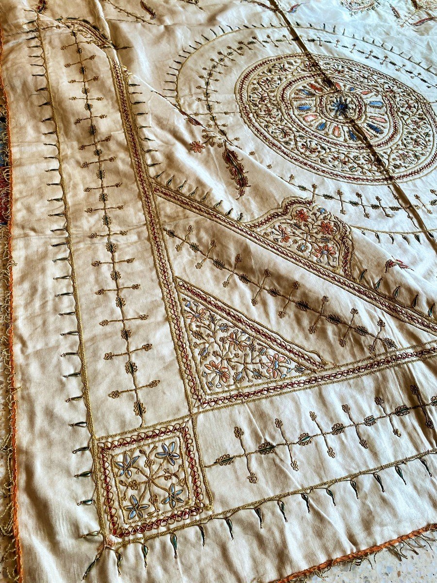 Table Mat Or Hanging In Cream Satin Embroidered With Gold Zari - India Circa 1920-1950-photo-3