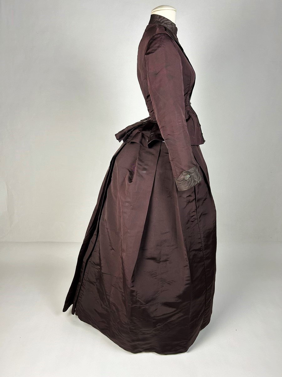 Robe à Tournure, Corsage Et Jupe En Faille Aubergine Et Moire Chataigne  France Circa 1880-1890-photo-4