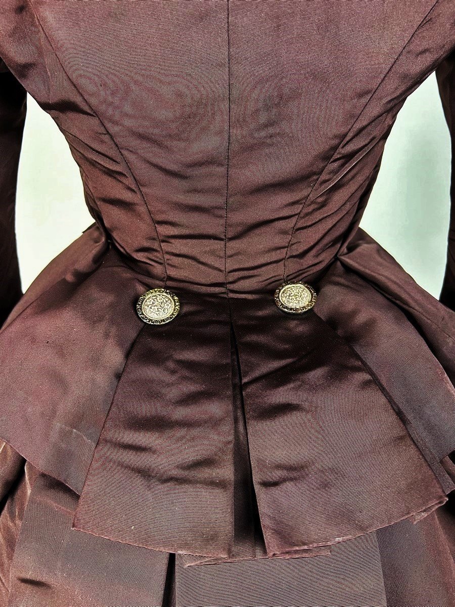 Robe à Tournure, Corsage Et Jupe En Faille Aubergine Et Moire Chataigne  France Circa 1880-1890-photo-5