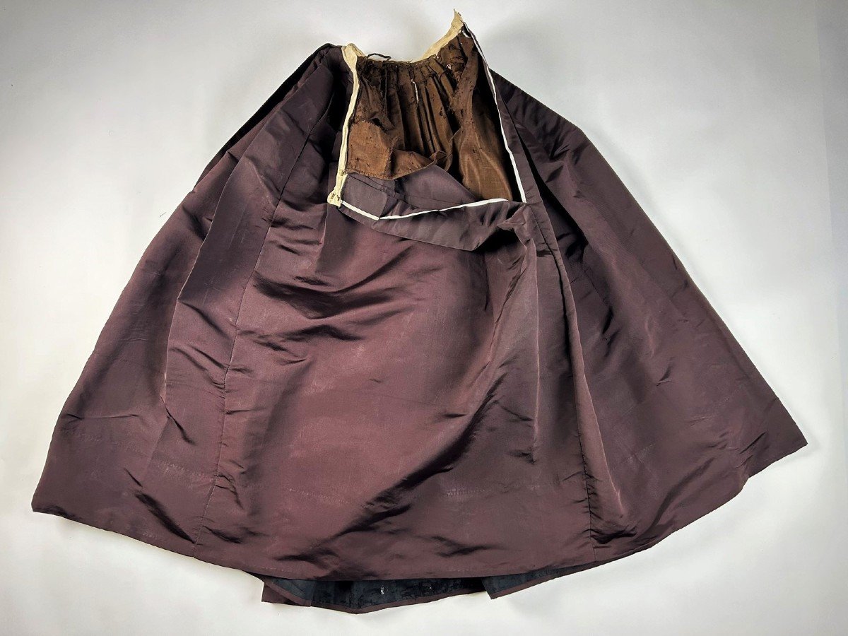 Robe à Tournure, Corsage Et Jupe En Faille Aubergine Et Moire Chataigne  France Circa 1880-1890-photo-7