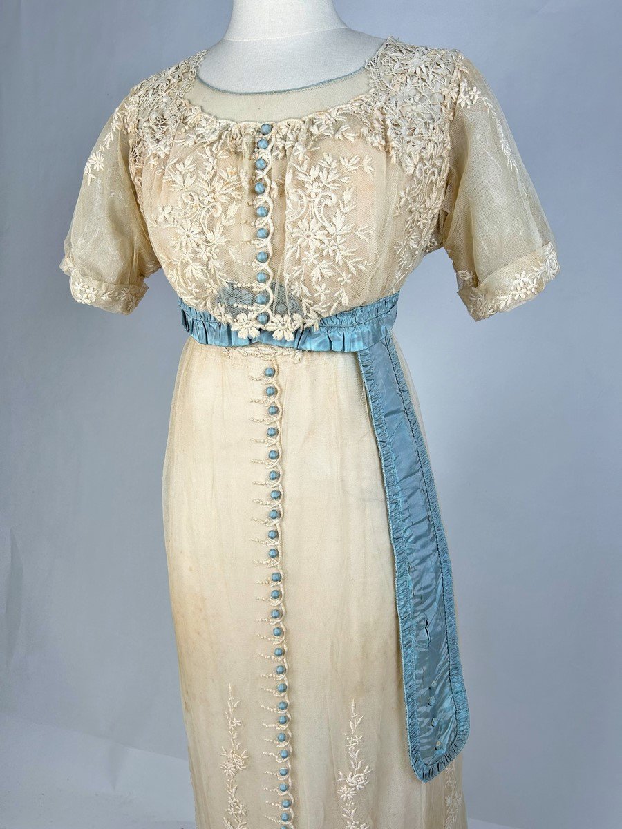 A Neo-classical Dress In Embroidered Cotton Tulle And Sky Blue Taffeta - France Circa 1910