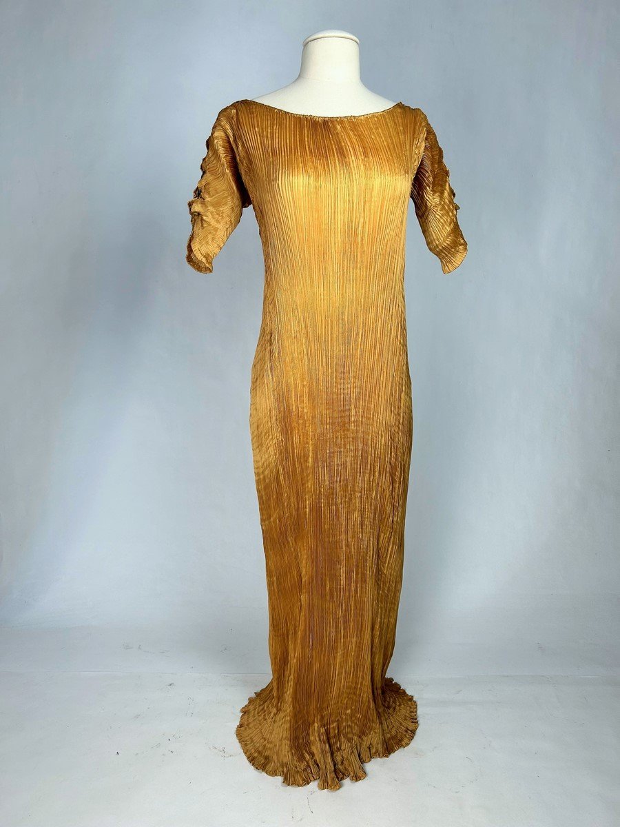 Delphos Dress By Mariano Fortuny (attributed To) In Apricot Pleated Silk Pongee – Venice Circa 1920-photo-2