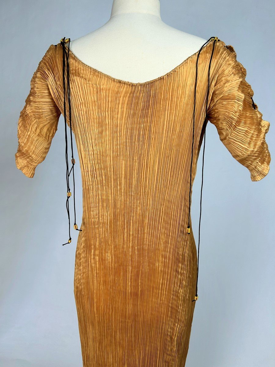 Delphos Dress By Mariano Fortuny (attributed To) In Apricot Pleated Silk Pongee – Venice Circa 1920-photo-4