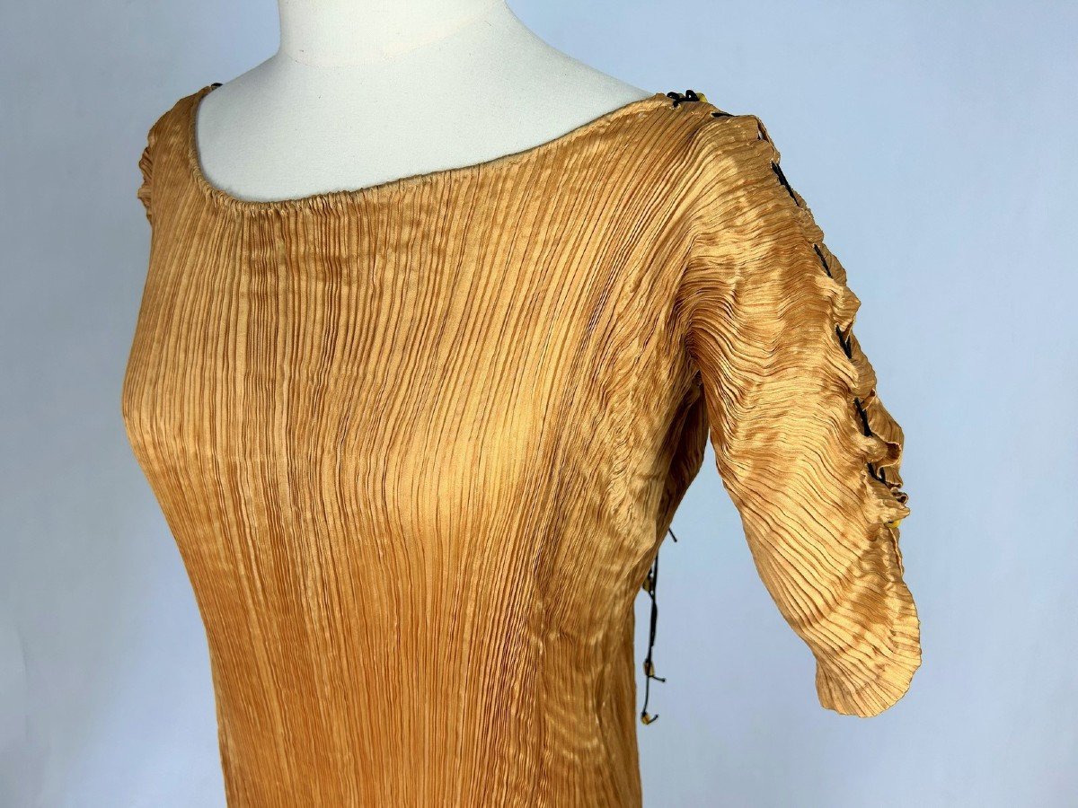 Delphos Dress By Mariano Fortuny (attributed To) In Apricot Pleated Silk Pongee – Venice Circa 1920-photo-8