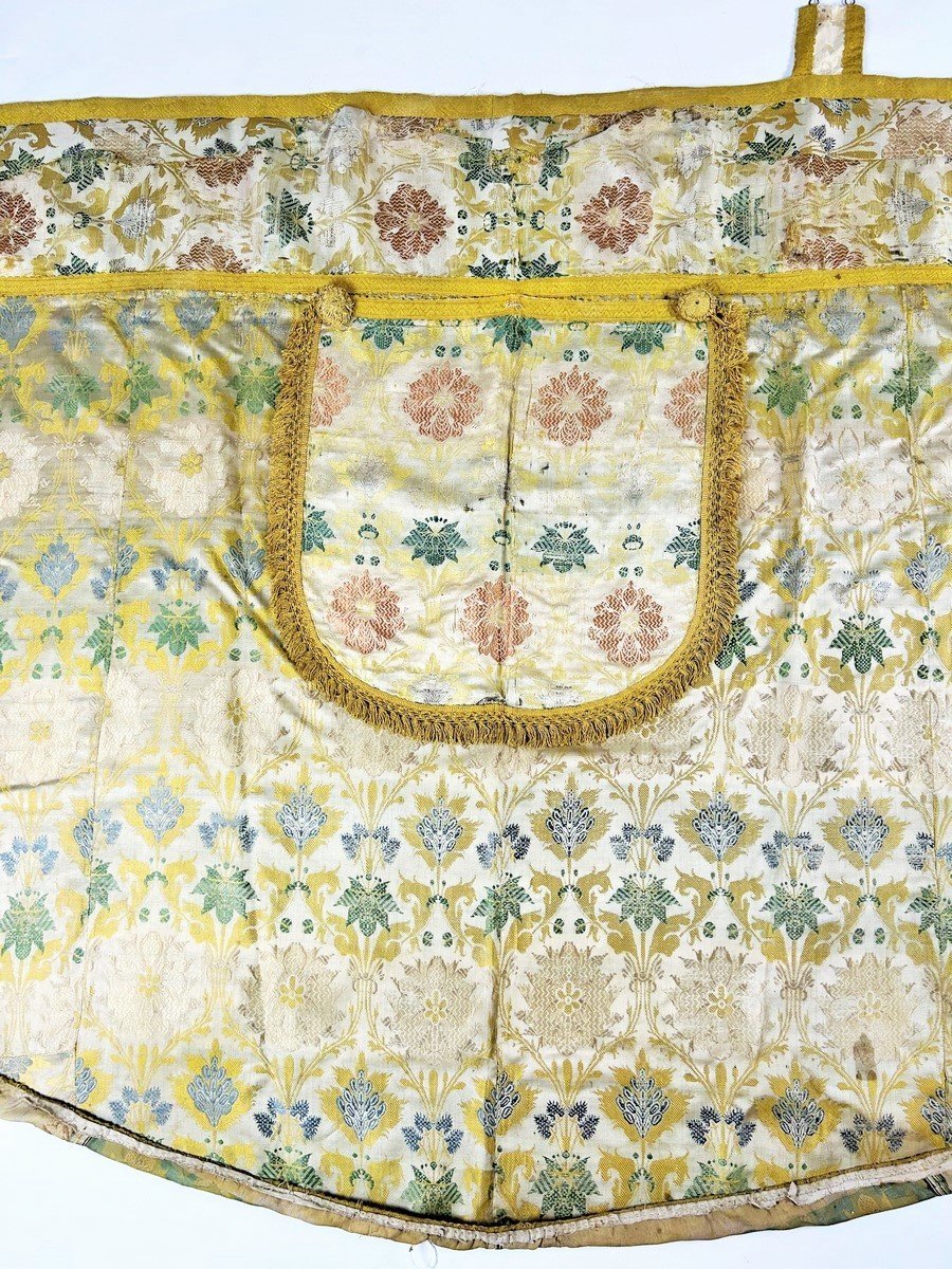 Precious Rain Cover In Satin Border - Italy Late 17th Century