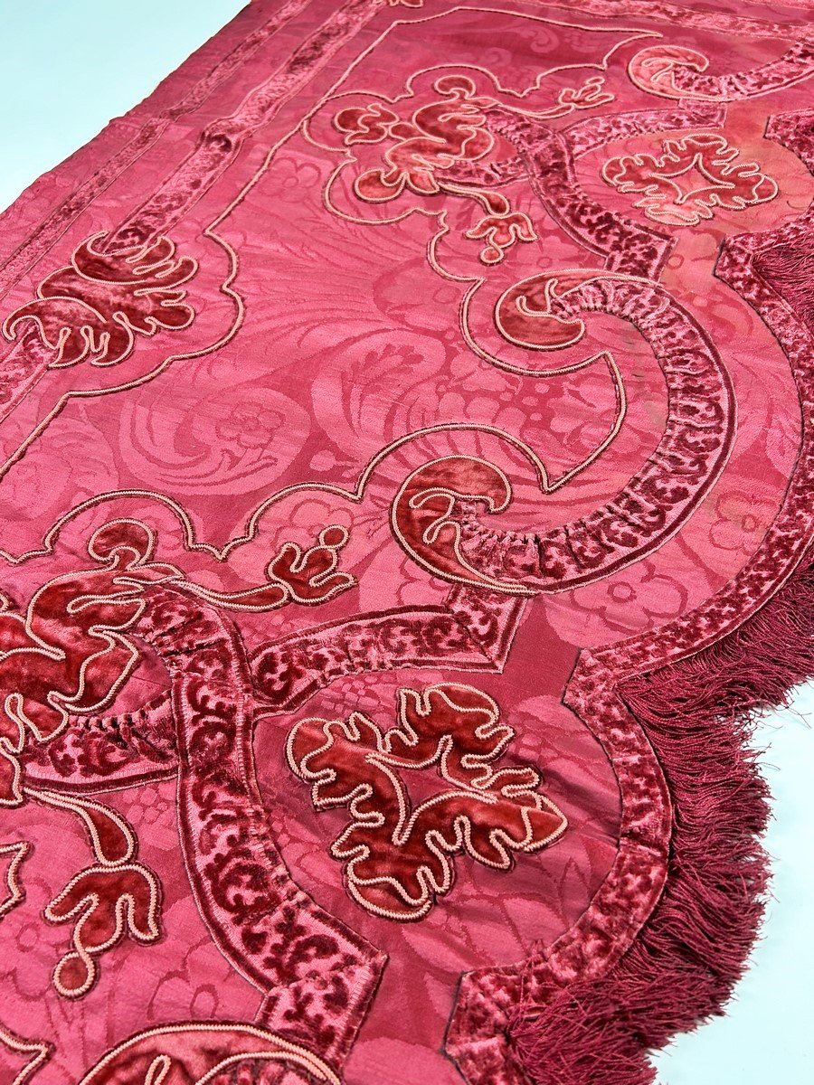 Lambrequin In Crimson Damask Applied With Ribbons And Velvet - France 19th Century In 17th Century Taste -photo-2