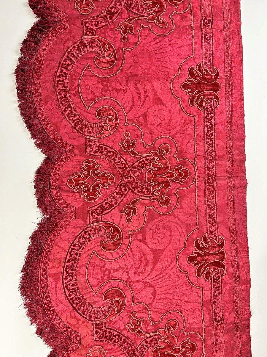 Lambrequin In Crimson Damask Applied With Ribbons And Velvet - France 19th Century In 17th Century Taste -photo-4