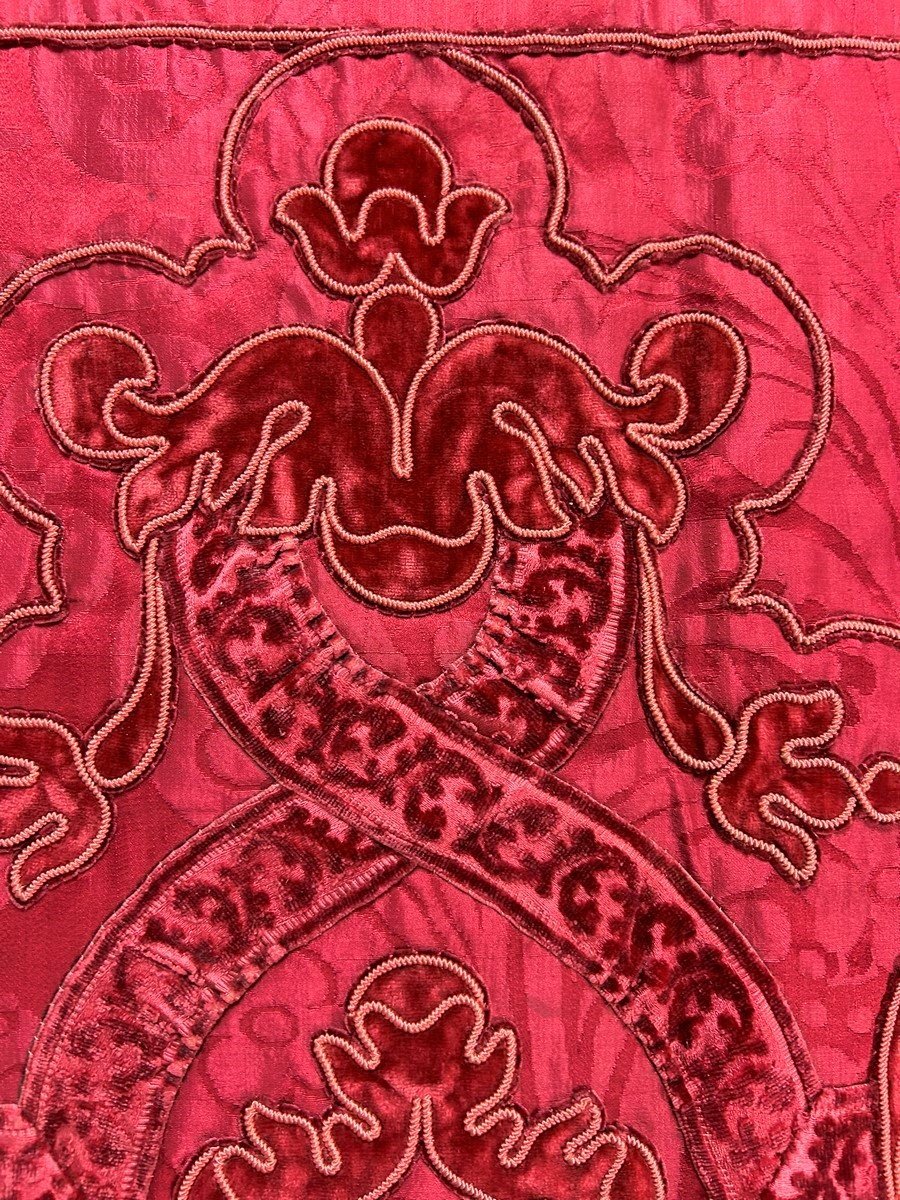 Lambrequin In Crimson Damask Applied With Ribbons And Velvet - France 19th Century In 17th Century Taste -photo-2