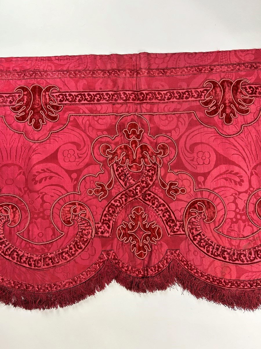 Lambrequin In Crimson Damask Applied With Ribbons And Velvet - France 19th Century In 17th Century Taste -photo-6