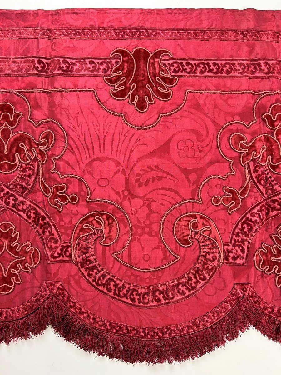 Lambrequin In Crimson Damask Applied With Ribbons And Velvet - France 19th Century In 17th Century Taste -photo-7