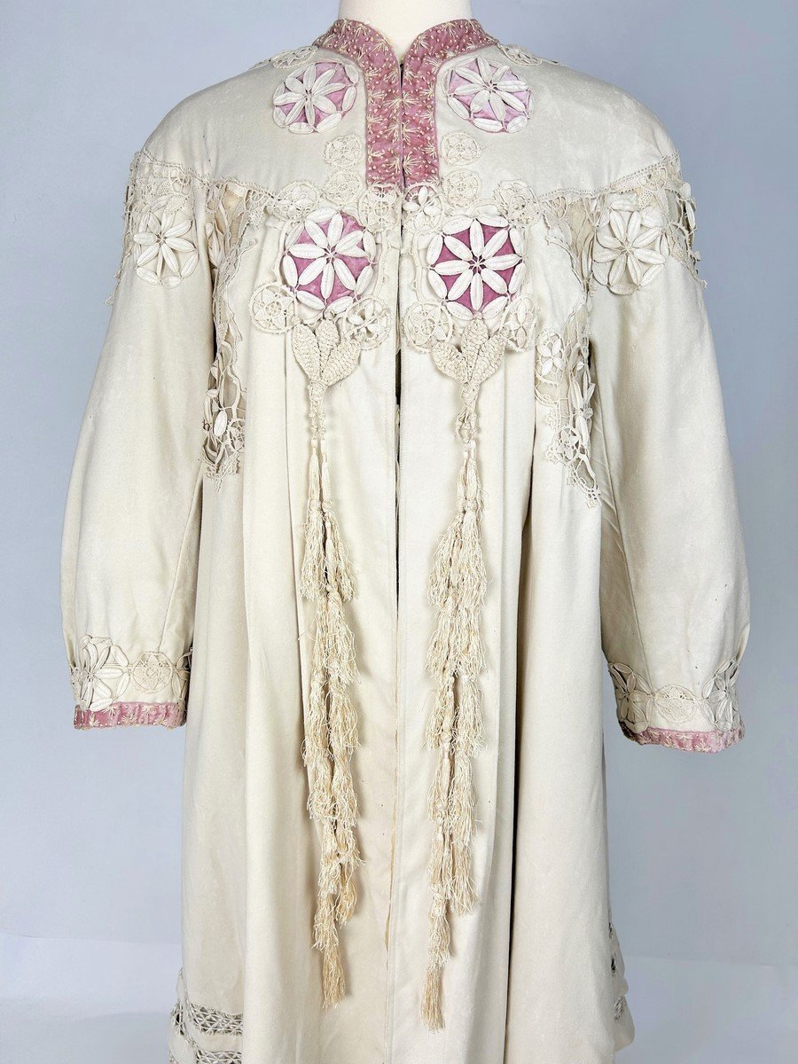 Manteau Pour Le Soir En Feutre De Laine Appliqué De Broderies, Griffé Chellier Paris Circa 1910