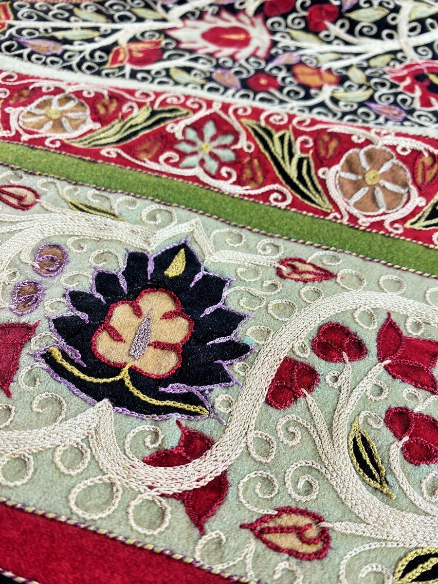 Rachti Douzi - Tapestry In Wool Felt And Embroidery - Persian Kadjar Circa 1860-photo-4