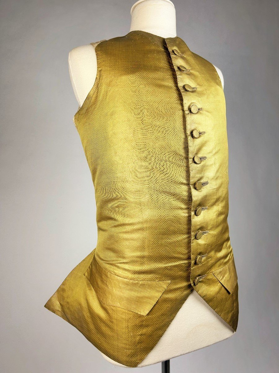 Gilet En Drap Lamé Or – France Période Louis XV Circa 1770