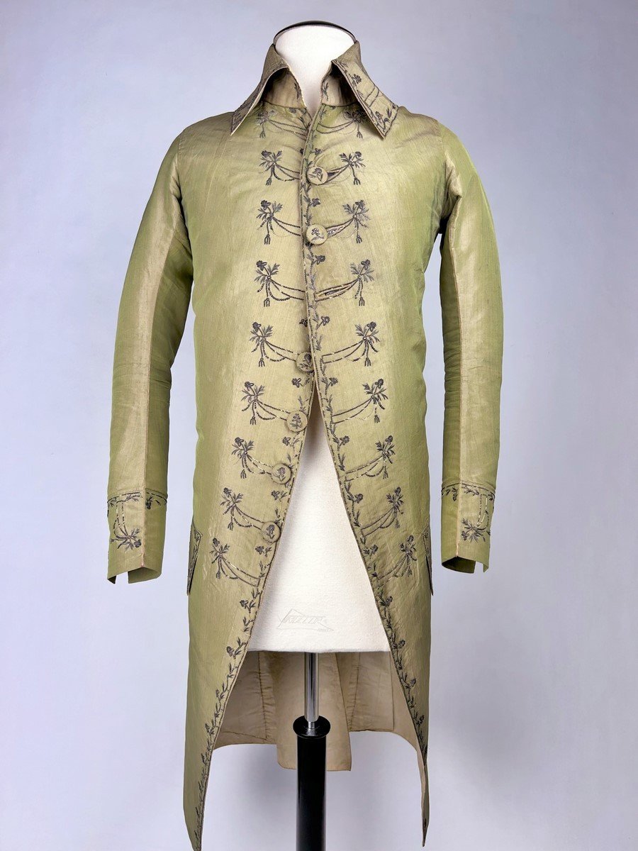 A Dressed Up In Changing Taffeta Embroidered With Cannetilles And Tinsel, Louis XVI Period-photo-2