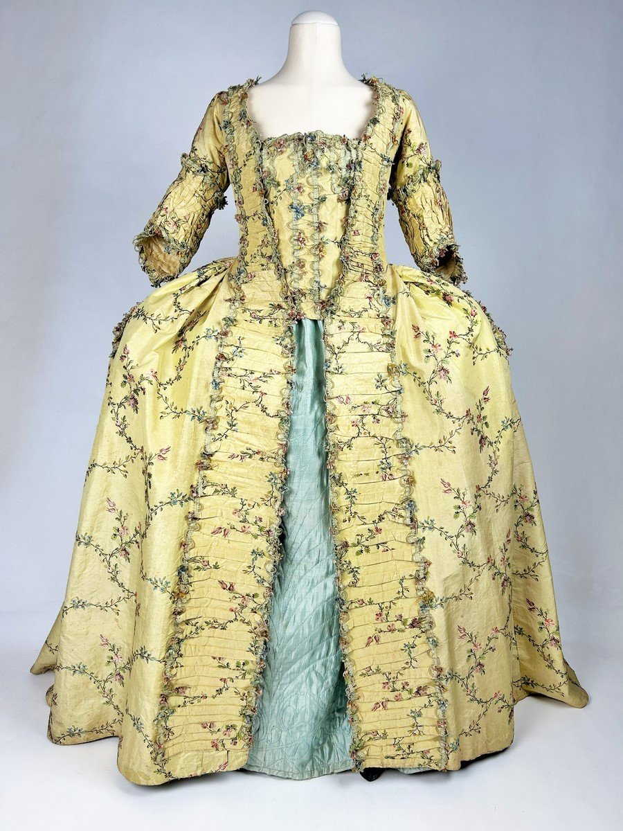  French Dress Coat In Straw Yellow Taffeta Brocaded - France P. Louis XV C. 1750-photo-3