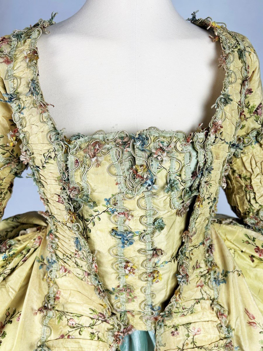  French Dress Coat In Straw Yellow Taffeta Brocaded - France P. Louis XV C. 1750-photo-4