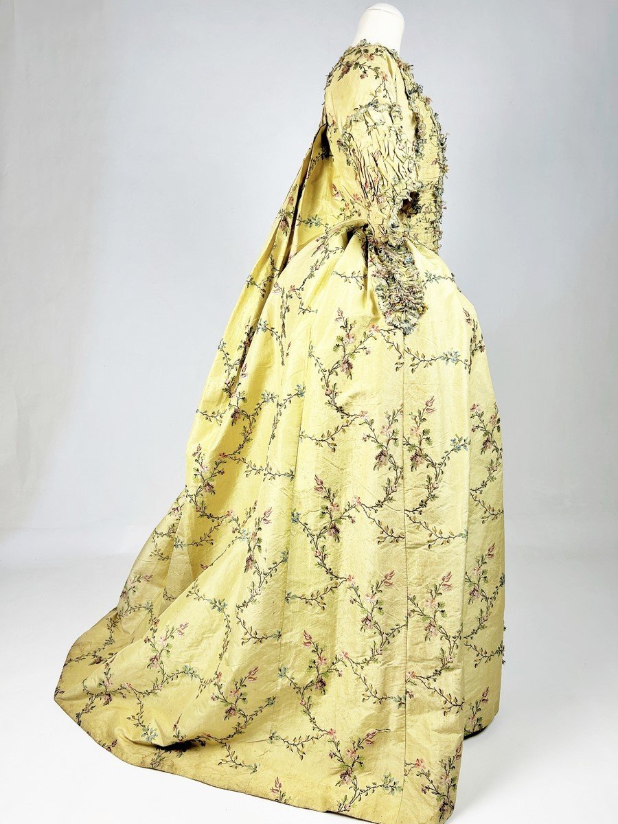  French Dress Coat In Straw Yellow Taffeta Brocaded - France P. Louis XV C. 1750-photo-3