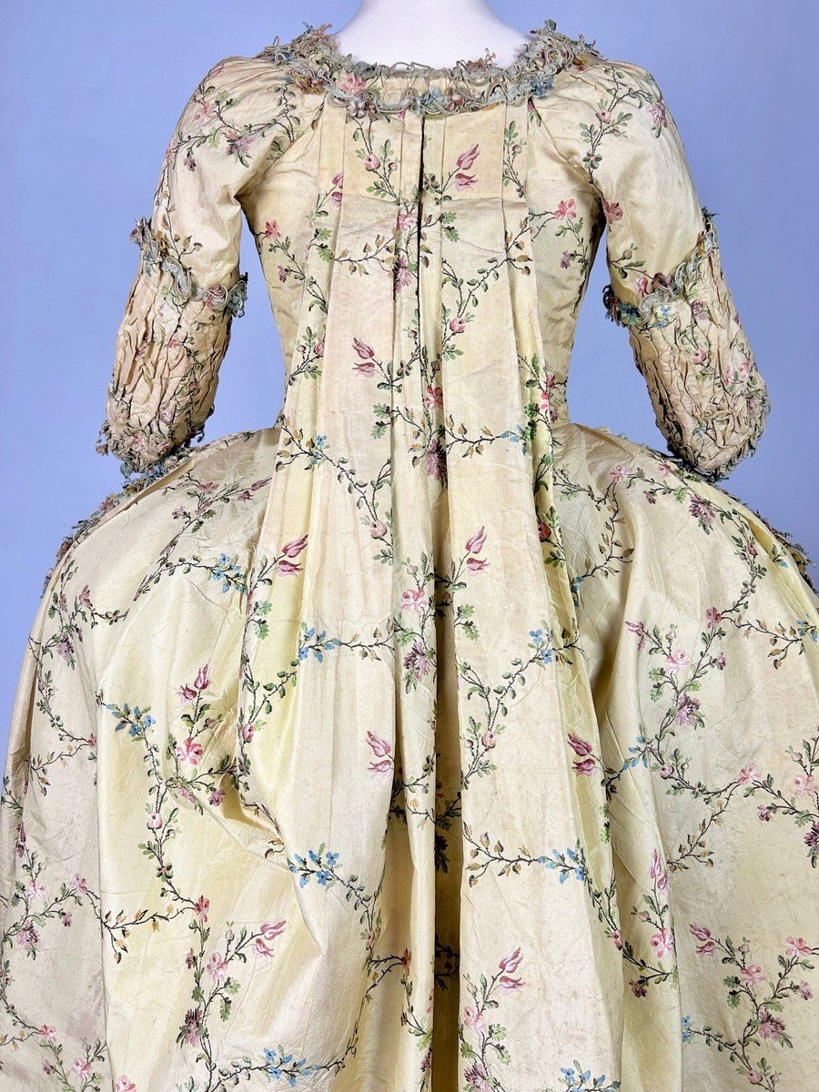  French Dress Coat In Straw Yellow Taffeta Brocaded - France P. Louis XV C. 1750-photo-5