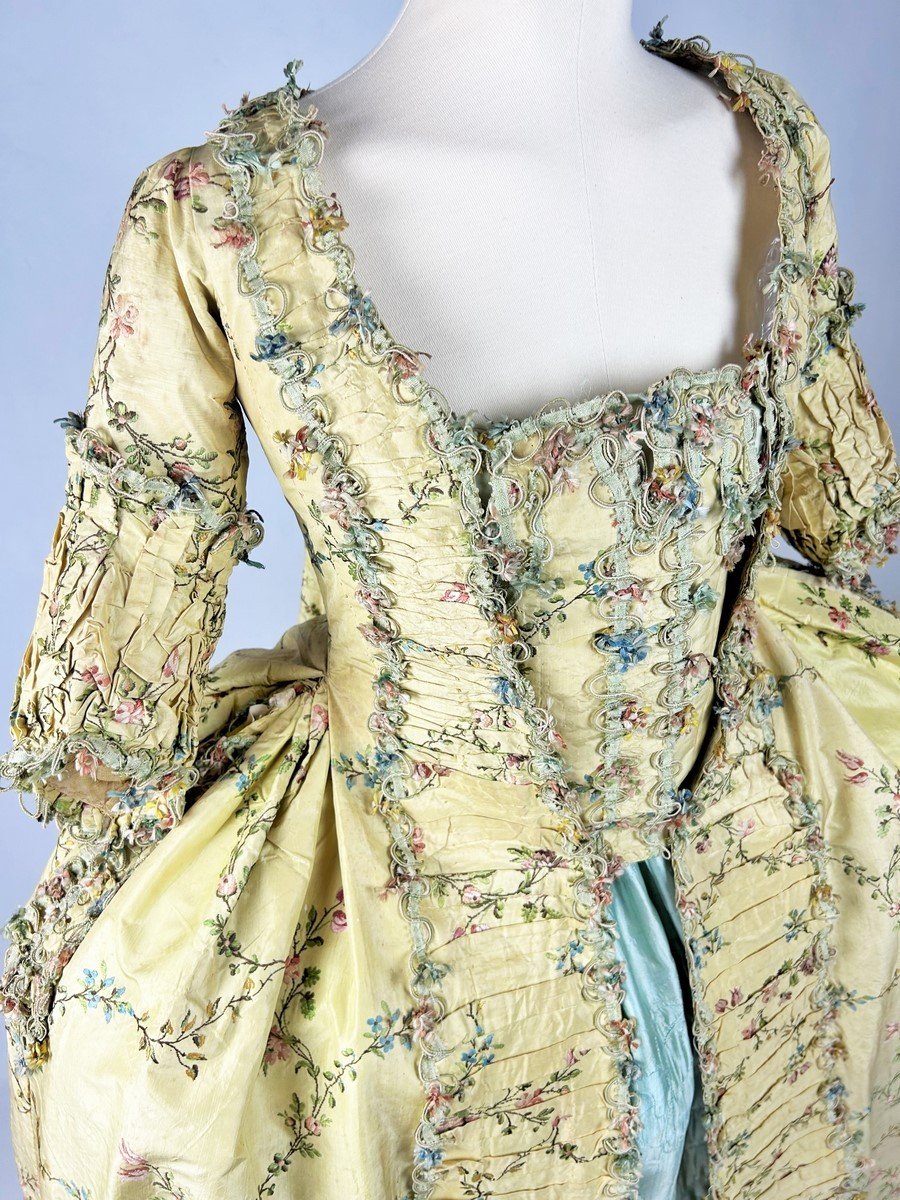  French Dress Coat In Straw Yellow Taffeta Brocaded - France P. Louis XV C. 1750-photo-6