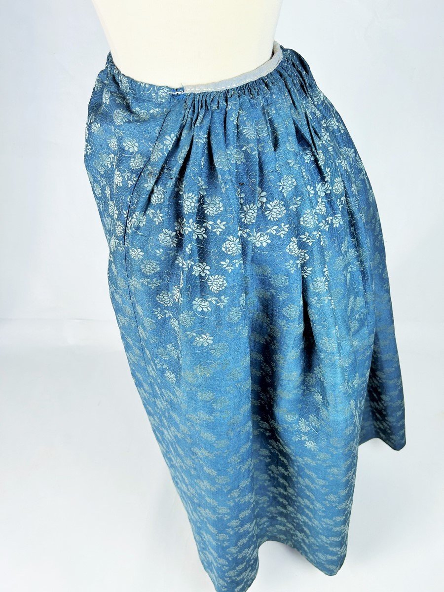 Jupe En Soie Façonnée Bleu Indigo Et Rouennerie - France Circa 1850-photo-5