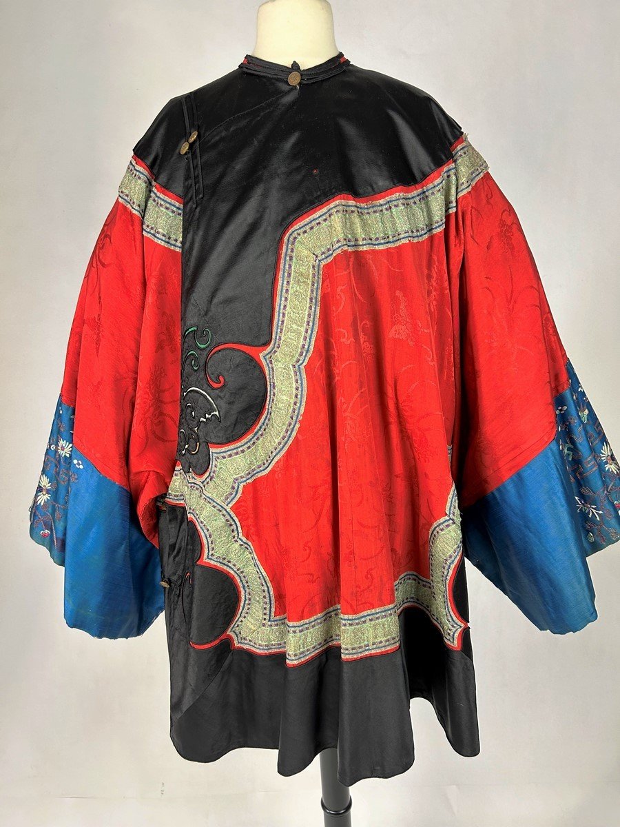 Han Woman's Tunic In Embroidered Damask And Satin - Late Qing Period - China Circa 1900-1910