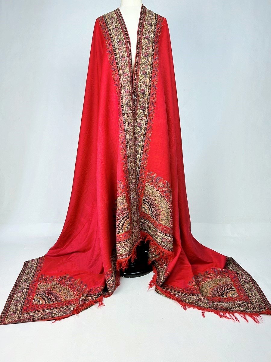 Long Châle Cachemire Français à La Réserve Rouge Corail Circa 1850