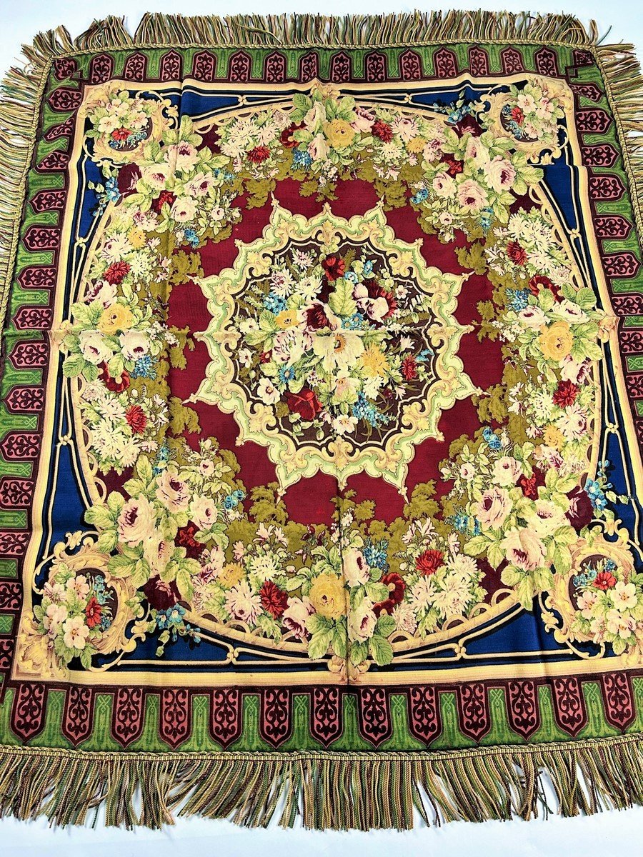 Tapis De Table En Reps Imprimé Au Décor Floral Impérial - France Second Empire Circa 1860