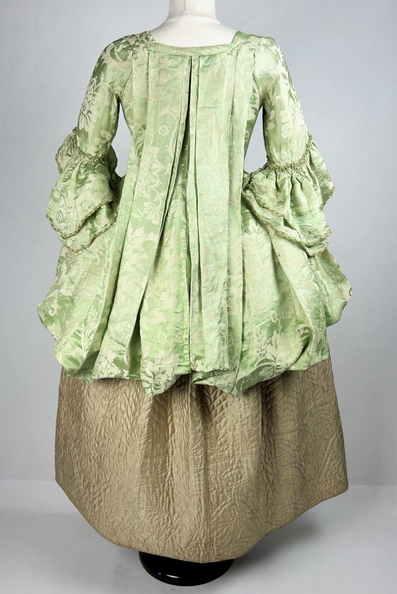 Un Manteau De Robe à La Française En Damas Des Indes, Traitée à La Retroussée - Europe C. 1740-photo-4