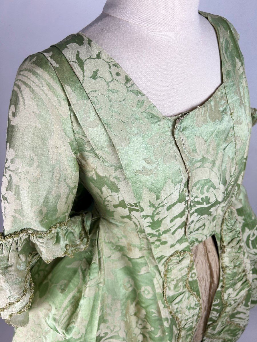 Un Manteau De Robe à La Française En Damas Des Indes, Traitée à La Retroussée - Europe C. 1740-photo-6