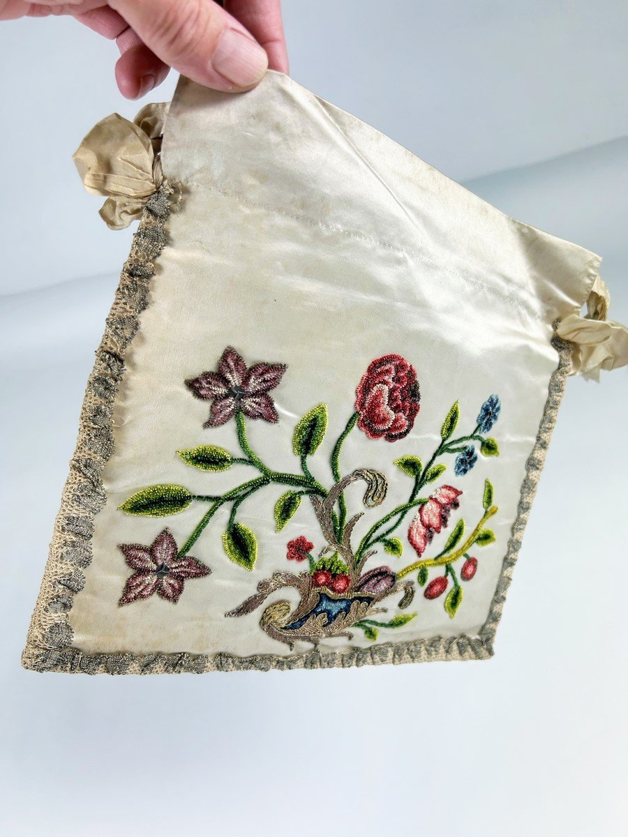 A Silk Satin Purse Embroidered With Chenillettes And Gold Cannetilles Circa 1760-photo-2