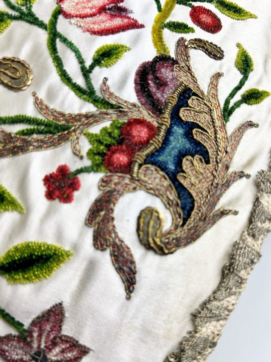 A Silk Satin Purse Embroidered With Chenillettes And Gold Cannetilles Circa 1760-photo-4