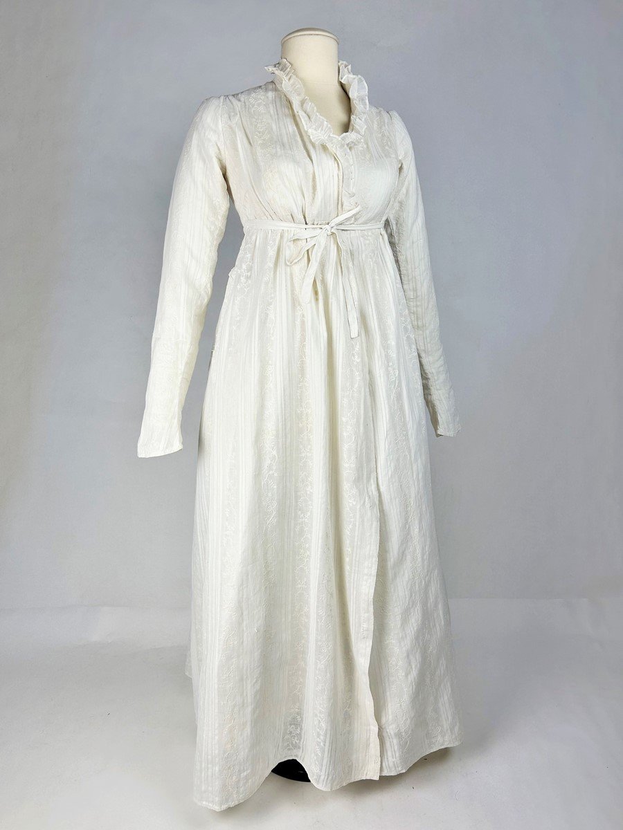 Robe Chemise De Merveilleuse En Mousseline Brodée Des Indes - France Circa 1790-1800 -photo-3