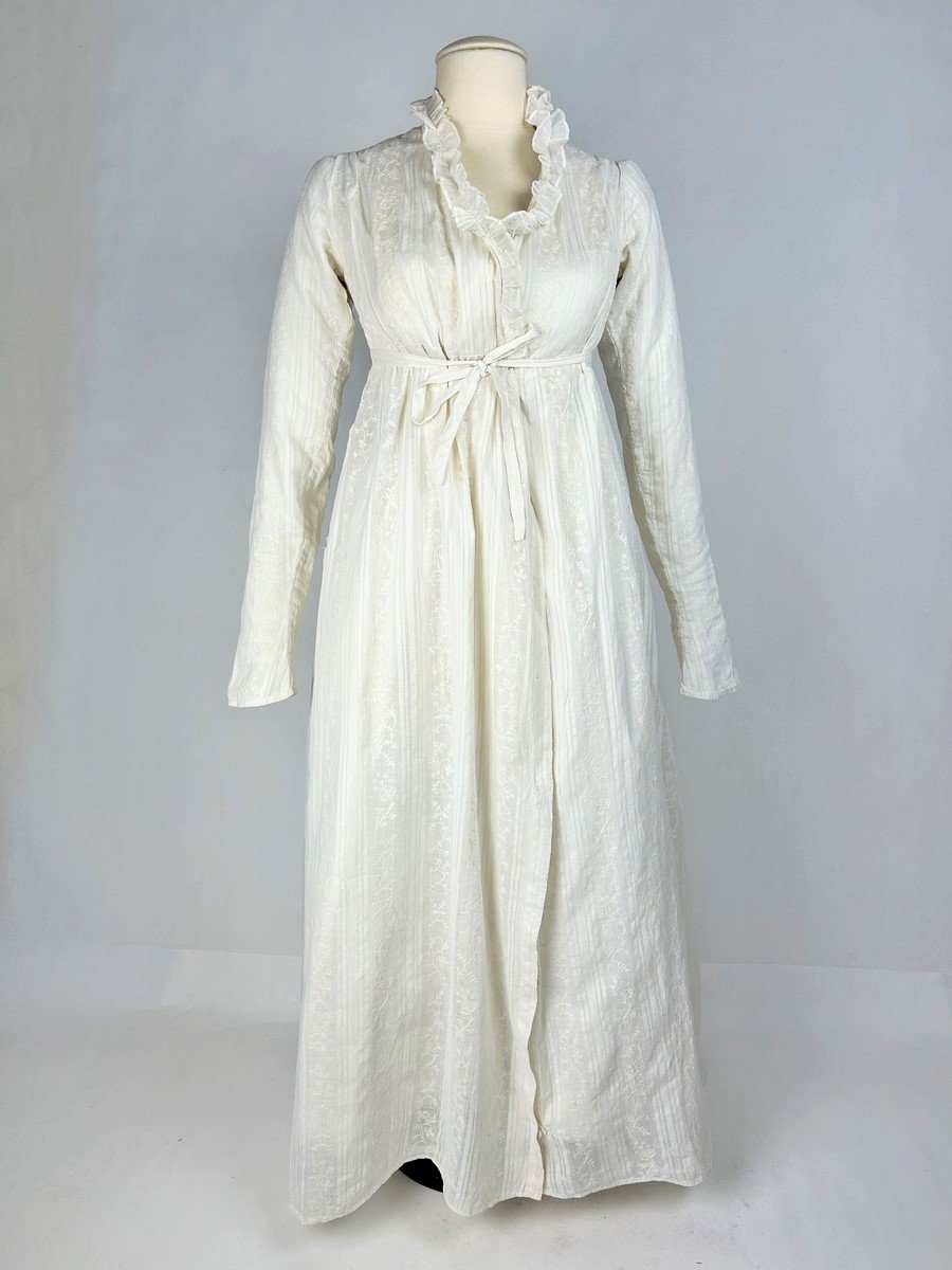 Robe Chemise De Merveilleuse En Mousseline Brodée Des Indes - France Circa 1790-1800 -photo-4