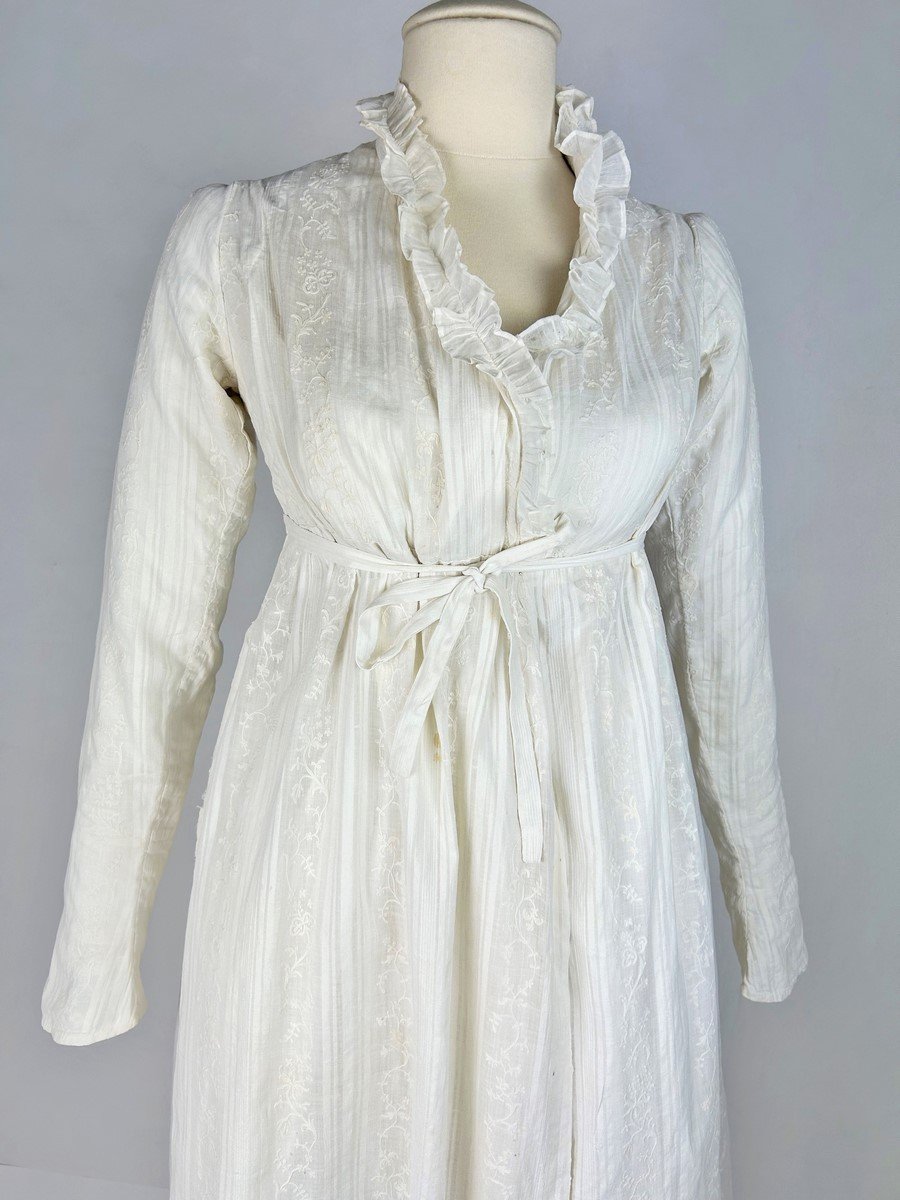 Robe Chemise De Merveilleuse En Mousseline Brodée Des Indes - France Circa 1790-1800 -photo-1