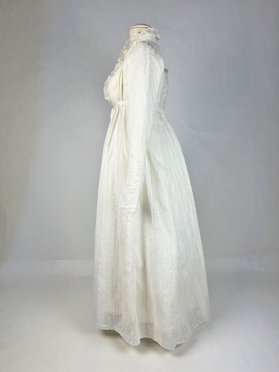 Robe Chemise De Merveilleuse En Mousseline Brodée Des Indes - France Circa 1790-1800 -photo-2