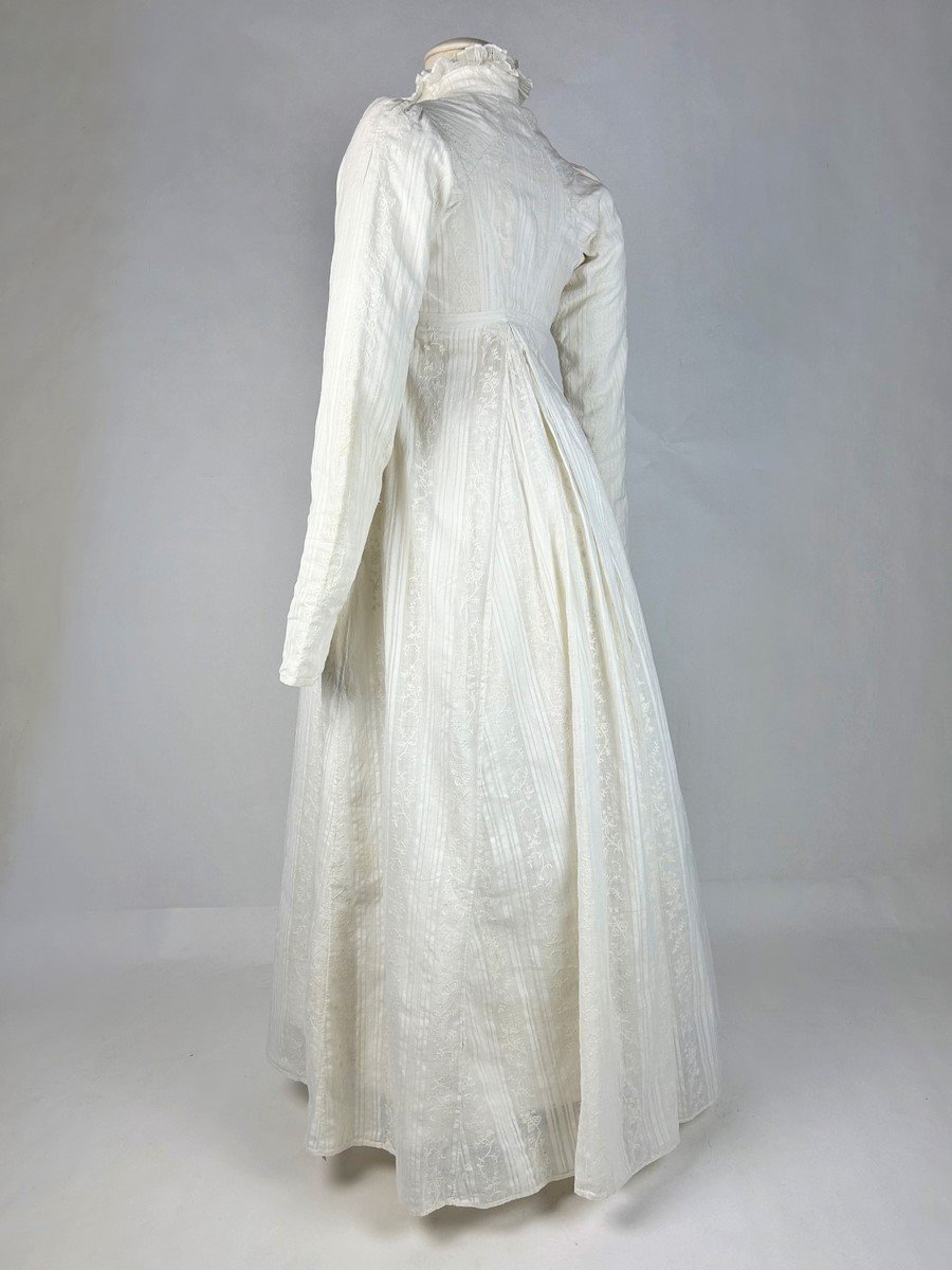 Robe Chemise De Merveilleuse En Mousseline Brodée Des Indes - France Circa 1790-1800 -photo-4