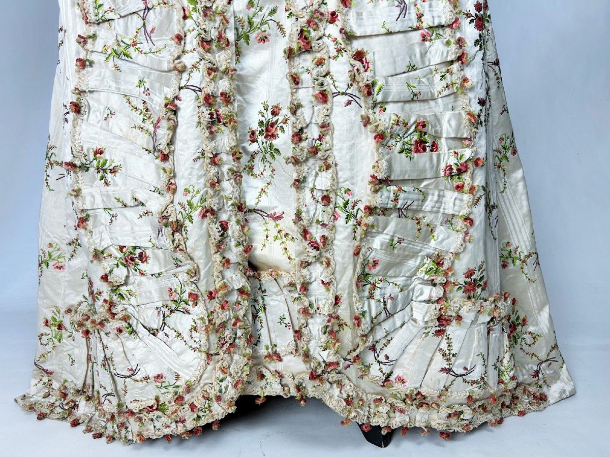 Robe La Française En Satin Pékiné Broché - France Circa 1780-photo-3