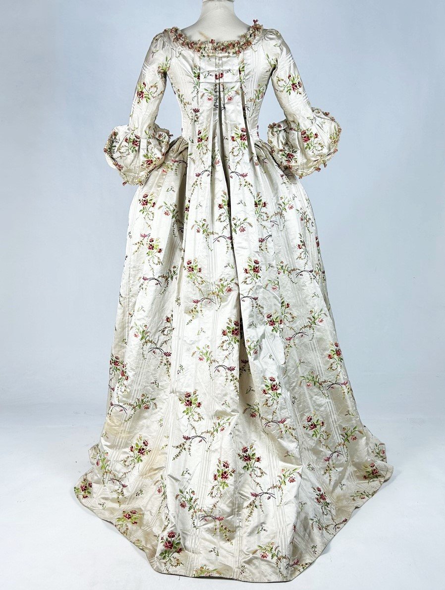 Robe La Française En Satin Pékiné Broché - France Circa 1780-photo-4