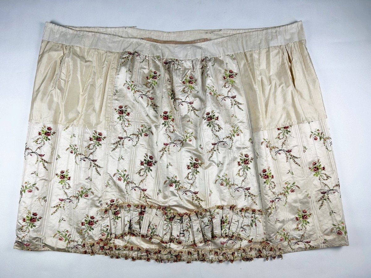 Robe La Française En Satin Pékiné Broché - France Circa 1780-photo-8